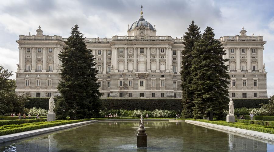 Королевский дворец мадрида. Королевский дворец в Мадриде – роскошная резиденция в центре столицы Интересные факты о Palacio Real de Madrid