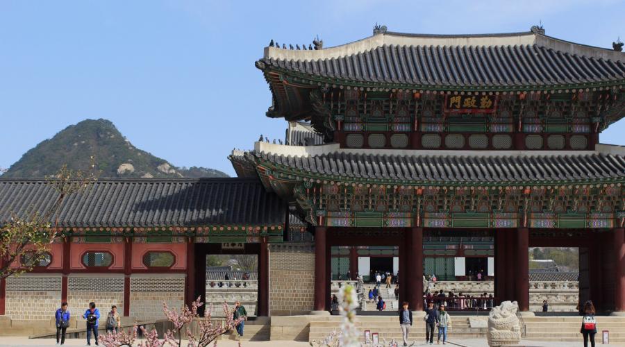 Дворцовый комплекс кенбоккун. Дворец Кёнбоккун, Сеул, Южная Корея: описание, фото, где находится на карте, как добраться. Кёнбоккун - сердце Сеула